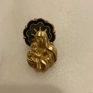 Vintage Avon pin.Mary and baby Jesus.Very good condition!!!Gold tone!!!